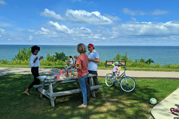 A family having a picnic on the shores of Lake Erie at The Lodge at Geneva